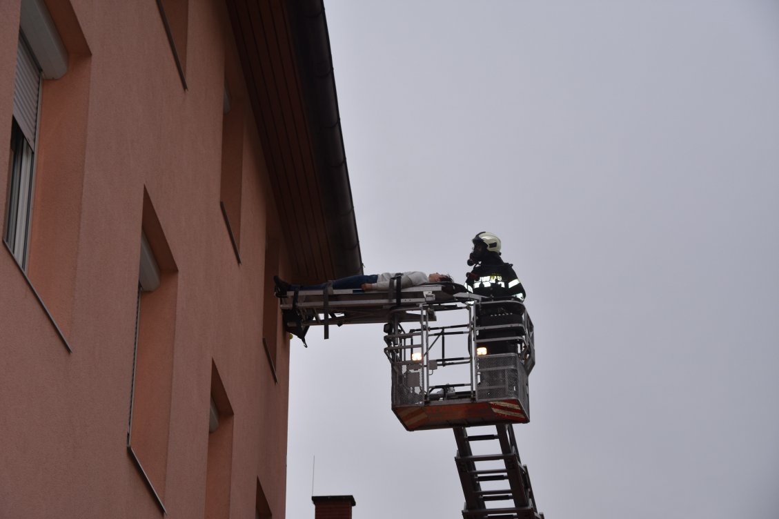 Großeinsatz im Schülerheim Bergung eines Bewusstlosen