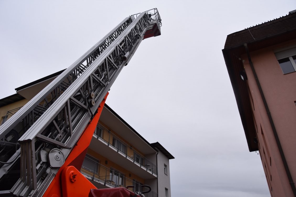 Großeinsatz im Schülerheim Drehleiter will hoch hinaus